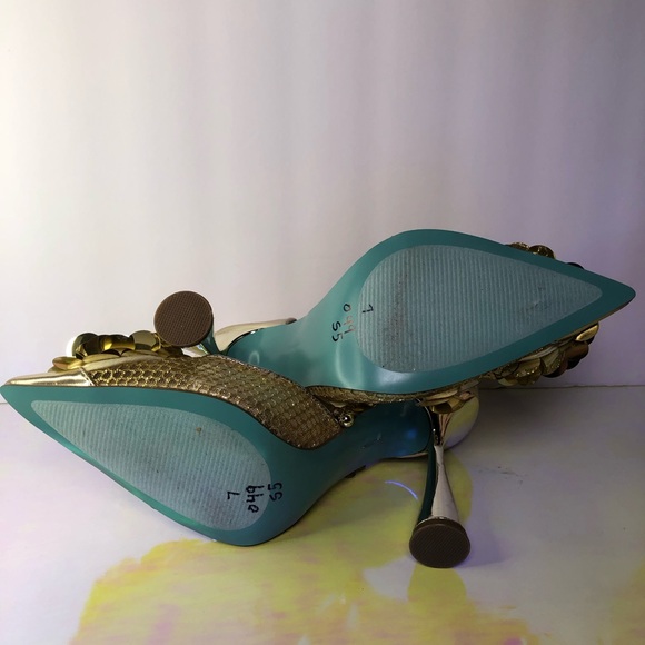 Betsey Johnson Gold Metallic Sequin Heels size 7M - Picture 15 of 16